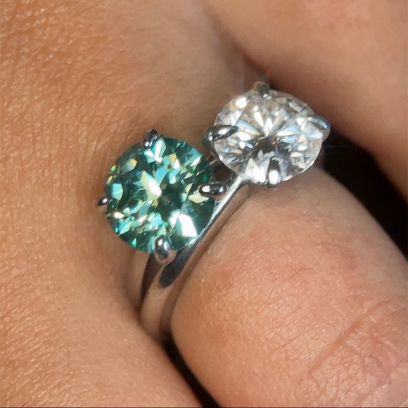 2ct VVS1 Sea Green Moissanite Solitare Ring - Picture 4 of 10